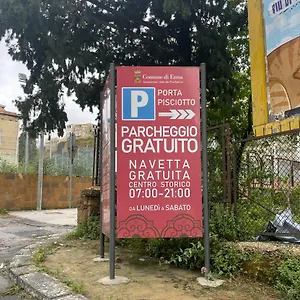 https://la-casa-sulla-piazza-historic-apartment.sicilyhotelsitaly.net